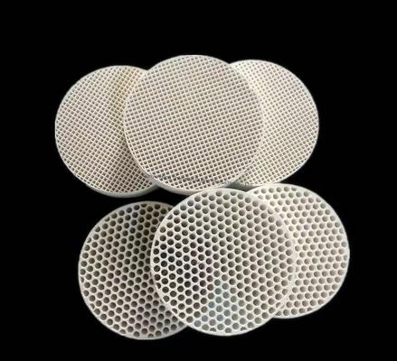 Промышленная керамическая алюминиевая плита с плотностью отверстий 99% Al2O3 Alumina Ceramic Custom Polishing