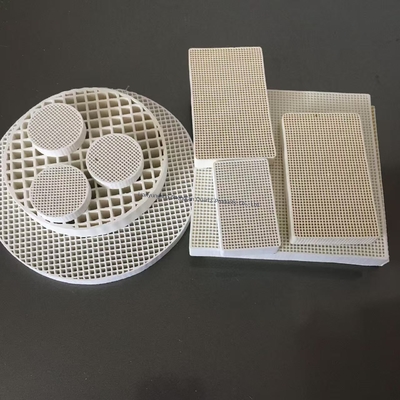 Промышленная керамическая алюминиевая плита с плотностью отверстий 99% Al2O3 Alumina Ceramic Custom Polishing